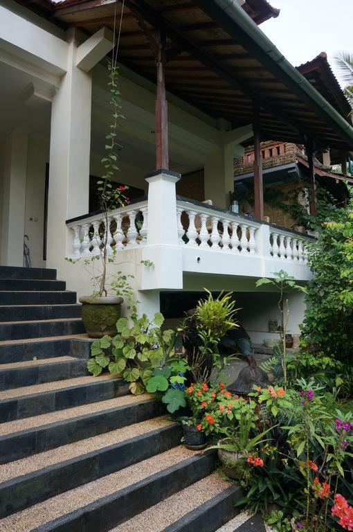 White Lotus Oasis Hotel Ubud  Ngoại thất bức ảnh